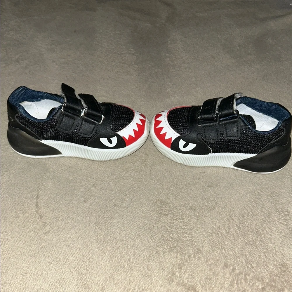 Shark Bite 🦈 Black and Red Kids Light-Up 🚨Shoes with Velcro Straps - Picture 4 of 6